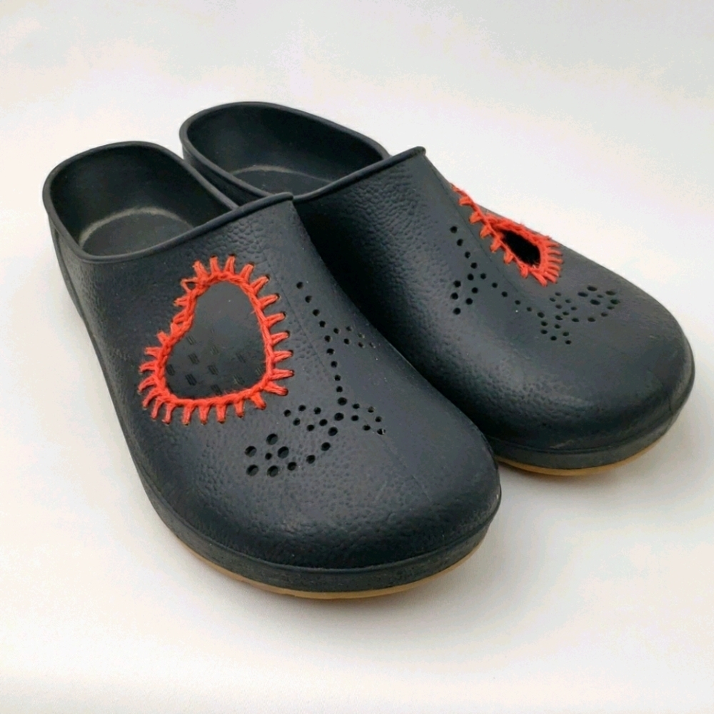 Dafna Black With Red Trim Heart Cutout Clogs Sz 10